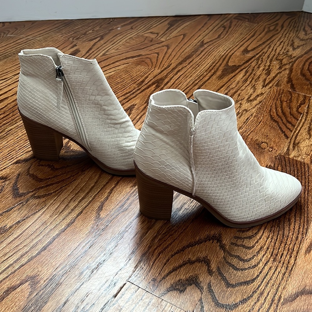 MIA Textured Booties - Picture 4 of 5
